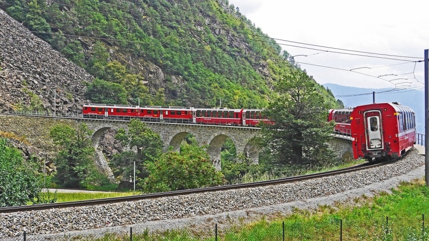 bernina-railway-1504723_1280
